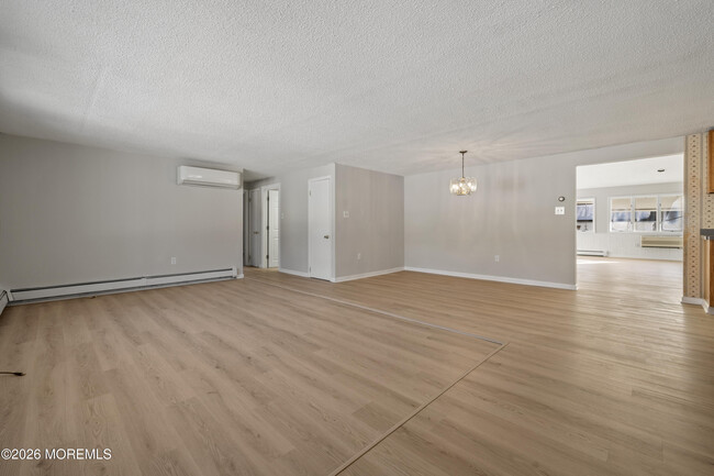 Building Photo - 261 Oak Ave