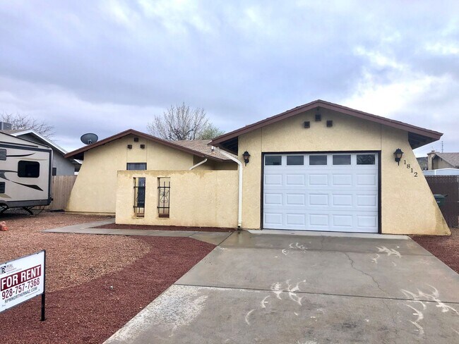 Building Photo - Cute 2 Bedroom Home w/ Garage Near Golf Course! *HOME IS CURRENTLY OCCUPIED, PLEASE DO NOT DISTUR...