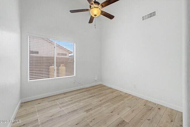 Building Photo - 1220 E Briarwood Terrace