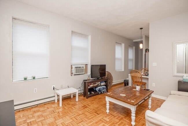 Building Photo - 404 Meridian St