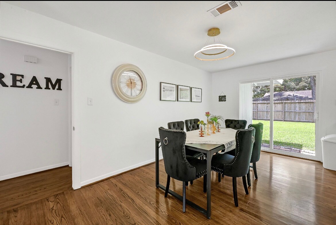 Dining room - 5415 Carew St