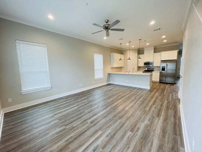 Building Photo - 710 Vassar Ct
