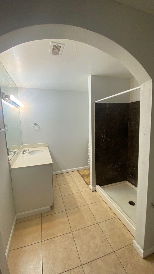 Building Photo - 1918 Oleander