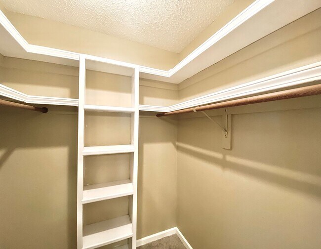 Building Photo - LEASING