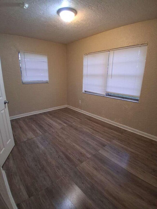 Building Photo - 1209 Carlsbad Pl