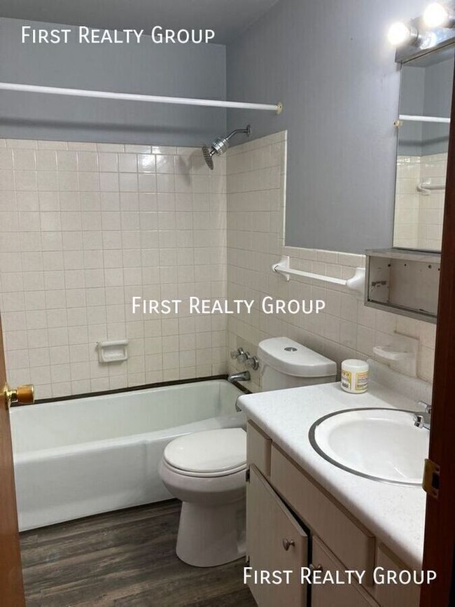 Building Photo - 1 Bedroom, 1 Bath Apartment, Dayton, OH. M...