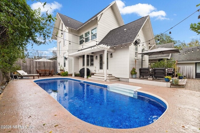 Building Photo - 4236 Melrose Ave