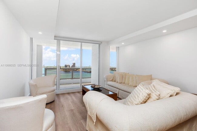 Building Photo - 1717 N Bayshore Dr