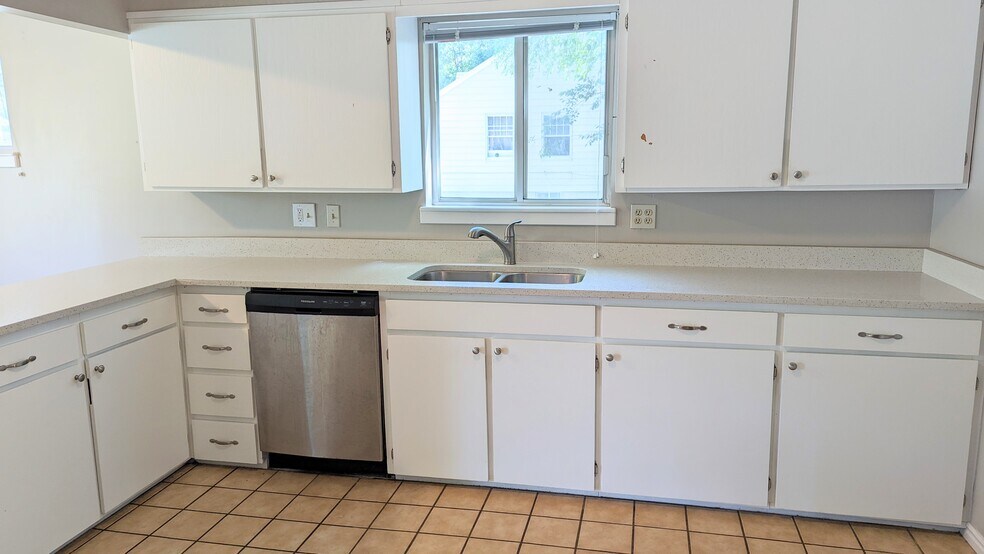 Building Photo - 3771 Orchard Ave