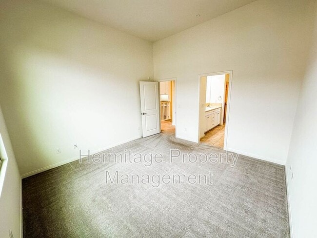 Building Photo - 120 Overbrook