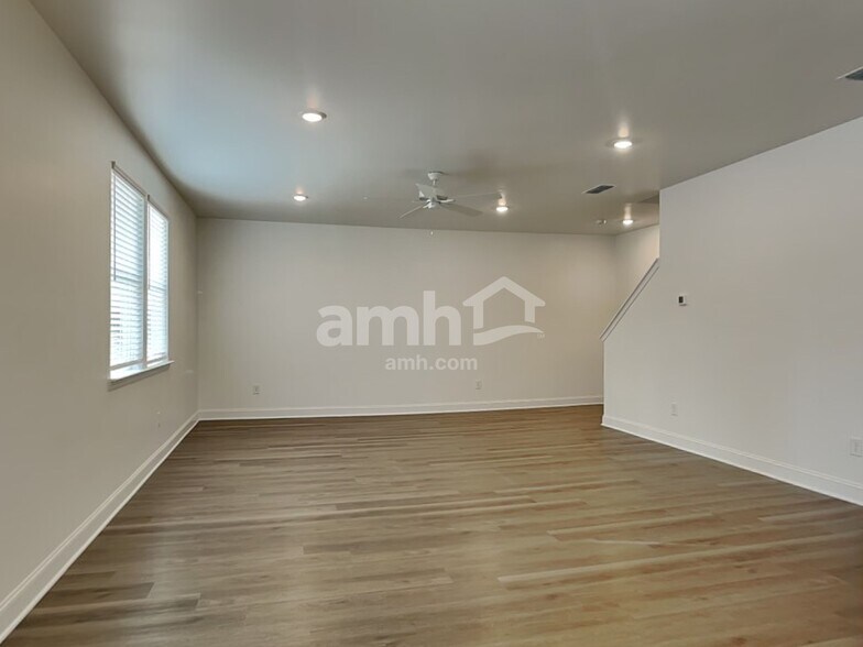 Building Photo - 1559 Aquamarine Dr