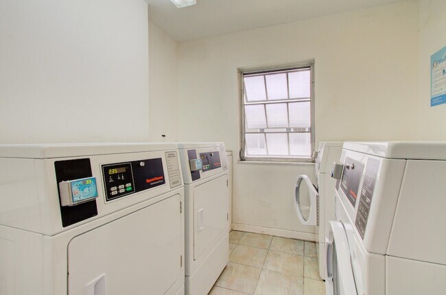 Building Photo - 2260 NE 67th St