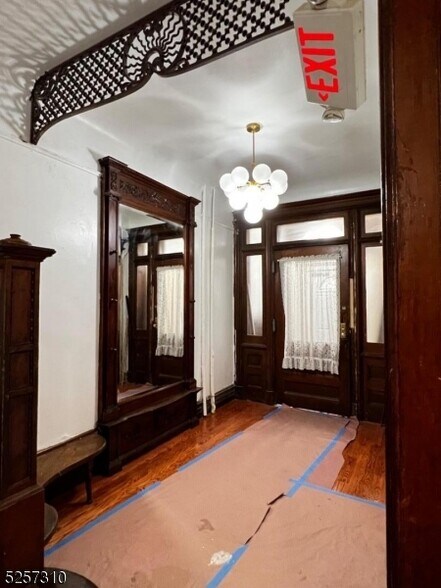 Primary Photo - 9 South St