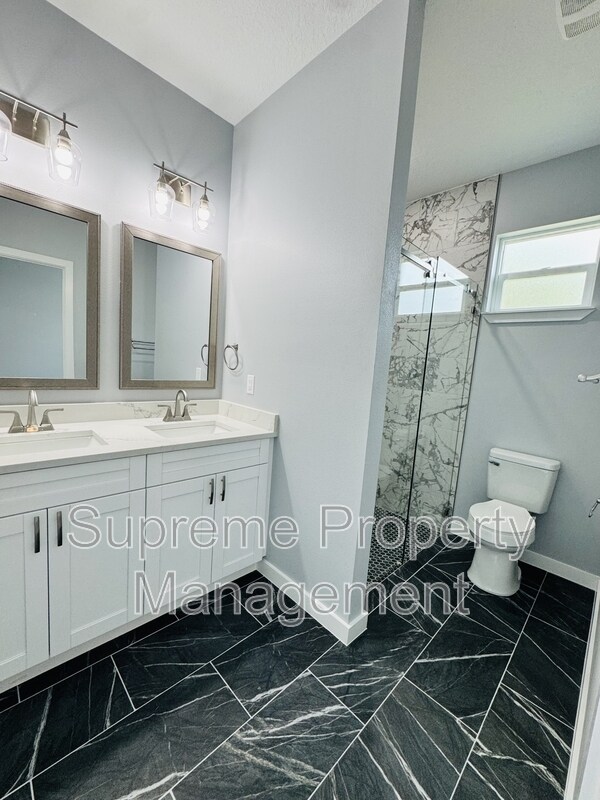 Building Photo - 6073 Vermont Ave