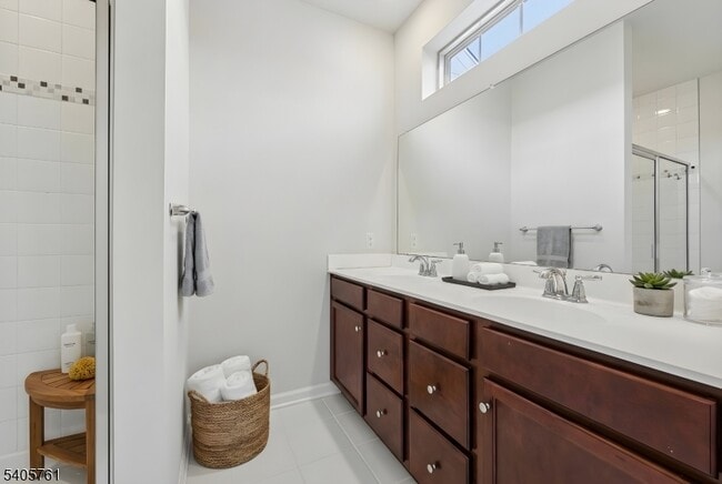 Building Photo - 32 Cortland Ct