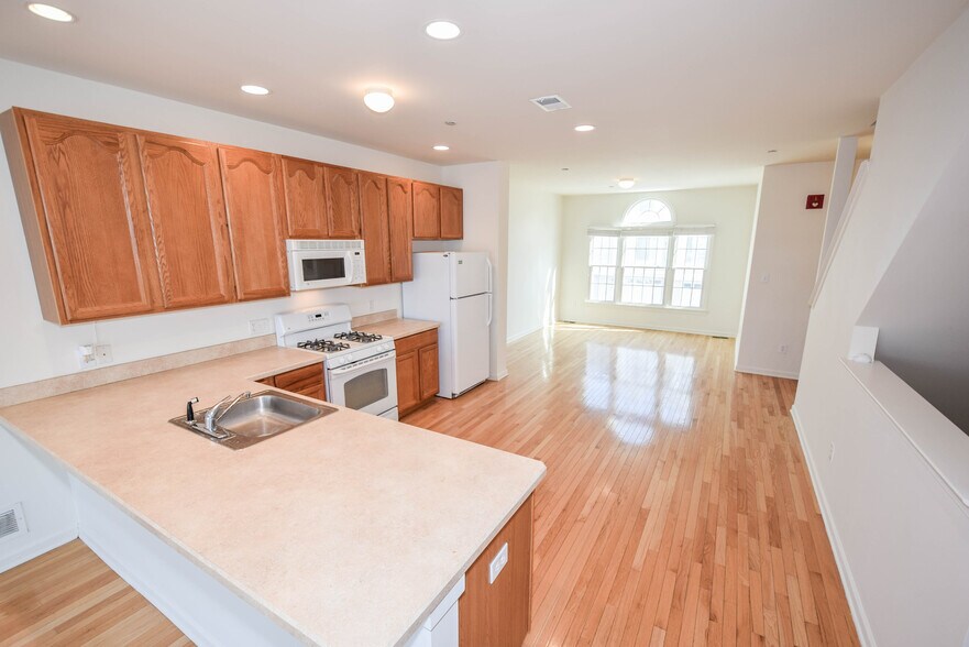 Building Photo - 67 Chelsea Ct