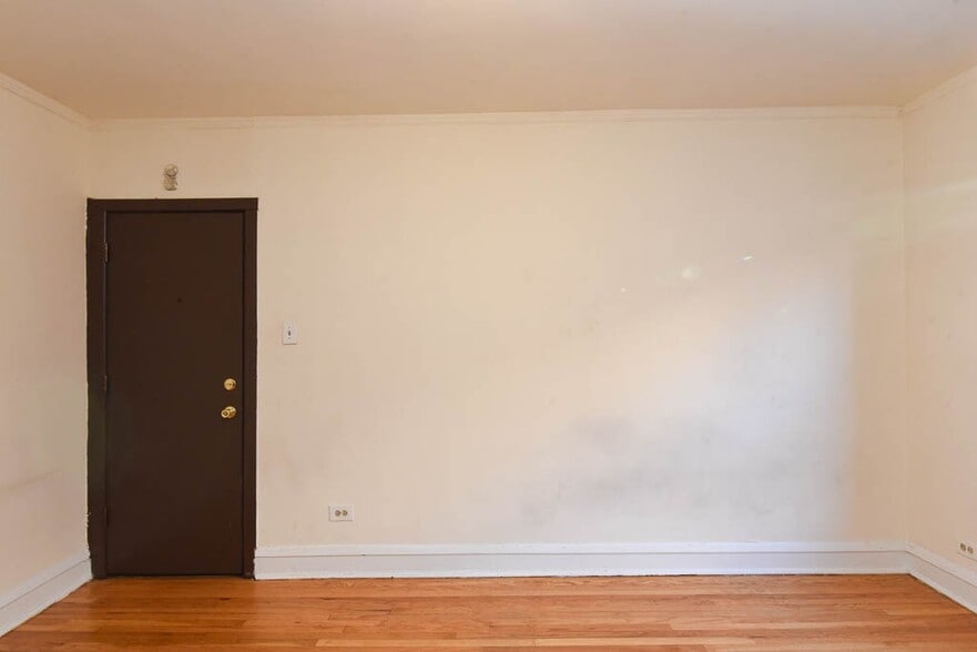 Building Photo - 3300 W Schubert Ave