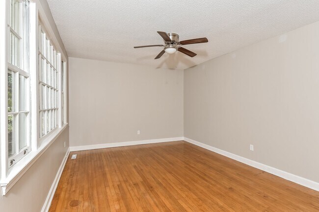 Building Photo - 1827 Beckley Dr