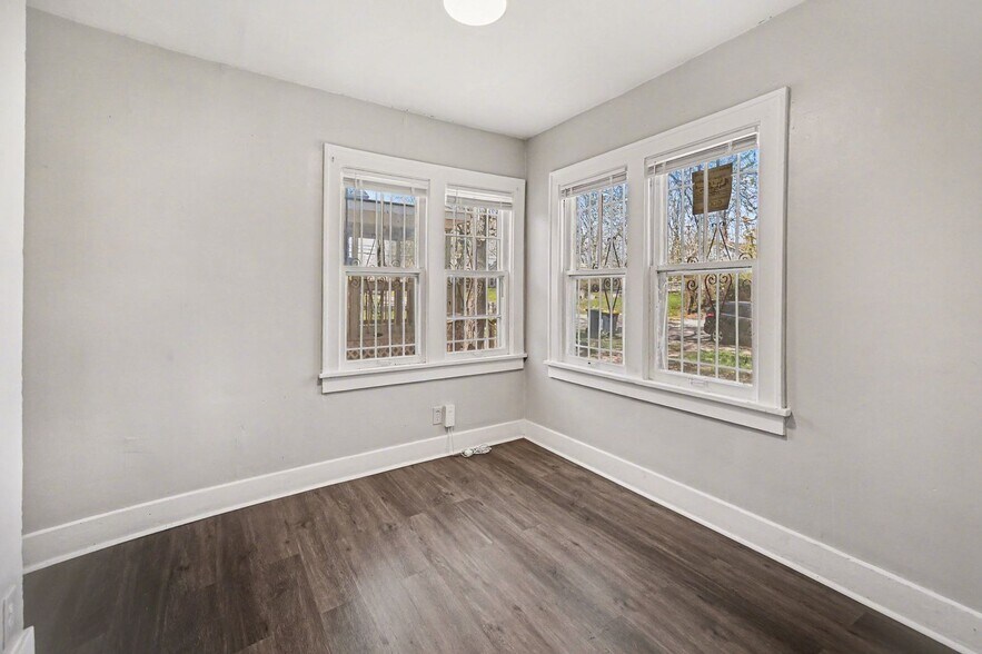 Building Photo - 2407 E 67th Terrace