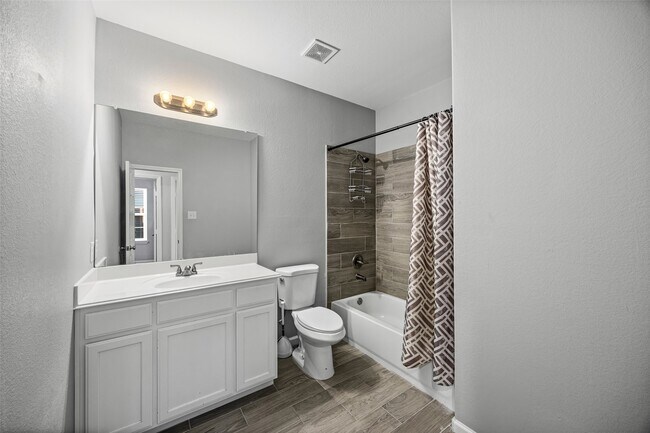 Building Photo - 426 New Hampshire St