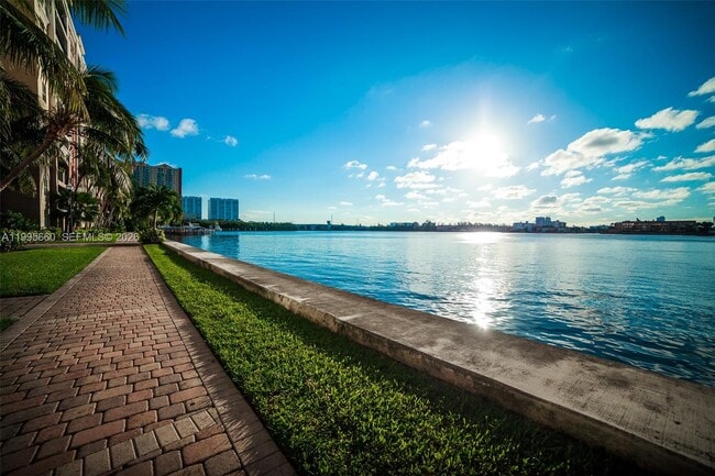 Building Photo - 17100 N Bay Rd