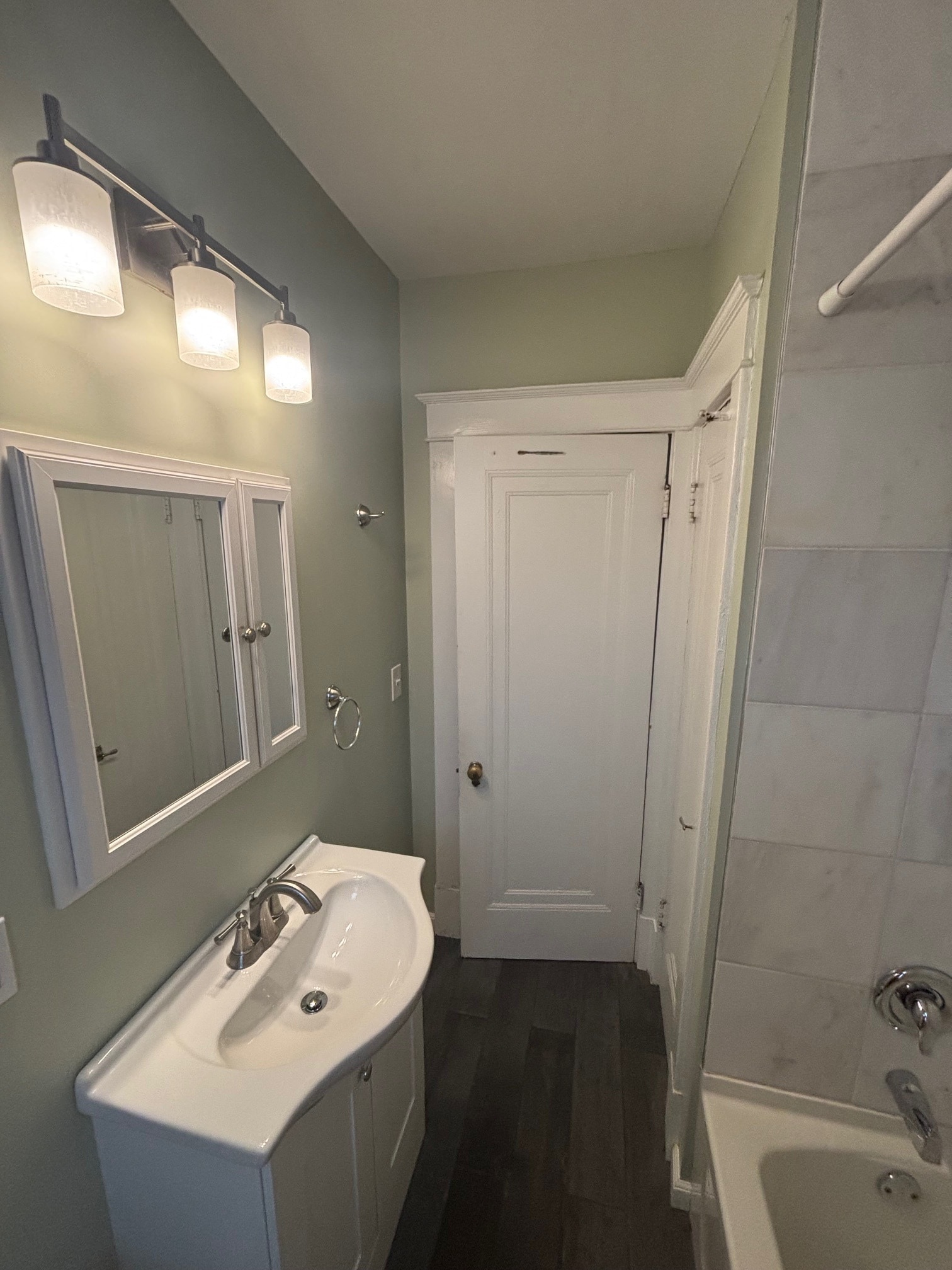 Building Photo - 5054 Winona Ave