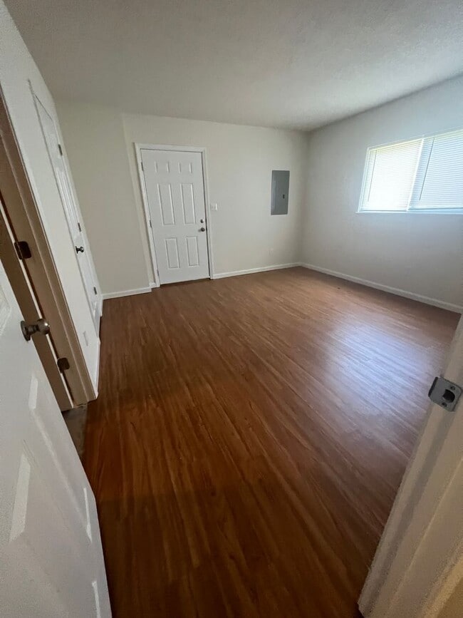 Building Photo - 4-bedroom 1.5 baths house near I-44