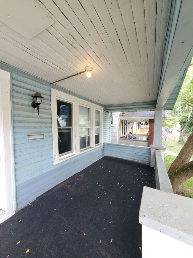 Building Photo - 3 BEDROOM SINGLE FAMILY HOME-SEC8 TENANTS ...