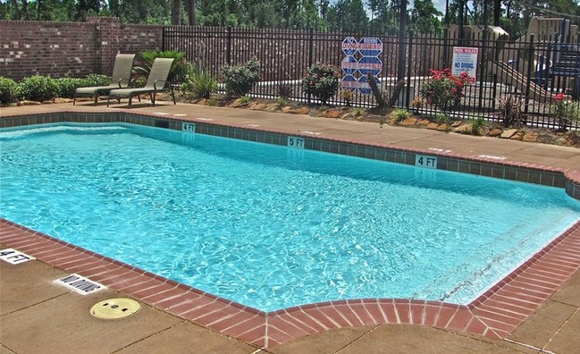 12 Oaks - Community Pool - 12 Oaks