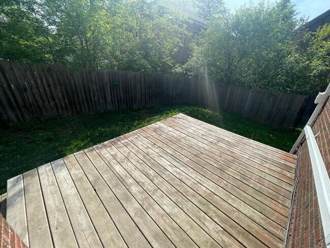 Building Photo - Beautiful 4 Bedroom Home - Free August Rent!!