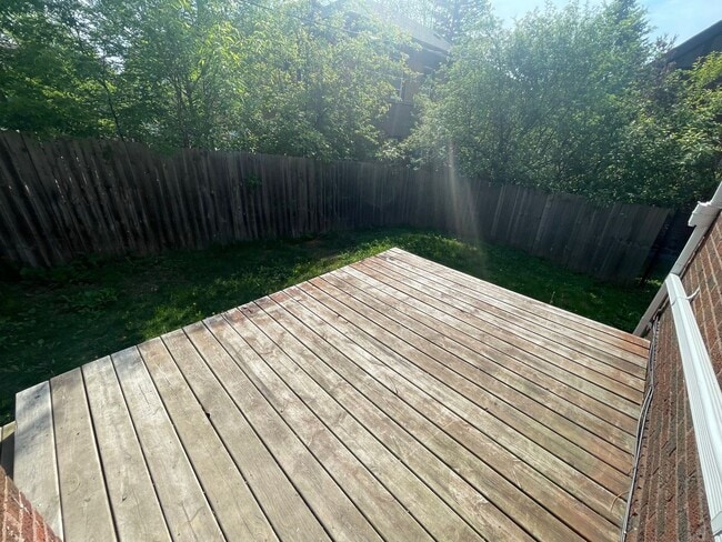Building Photo - Beautiful 4 Bedroom Home With Free First Month's (Prorated) Rent!