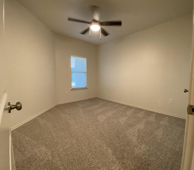 Building Photo - 5510 Kemper St