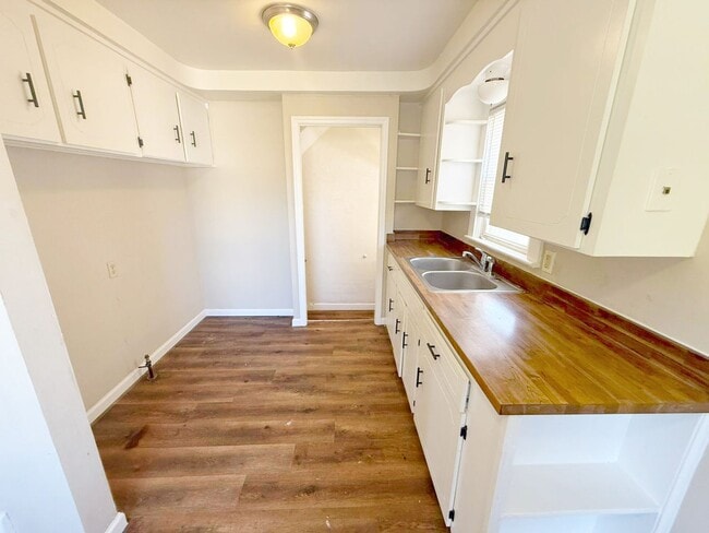 Building Photo - 3 BED 1 BATH BEAUTIFUL SINGLE FAMILY HOME