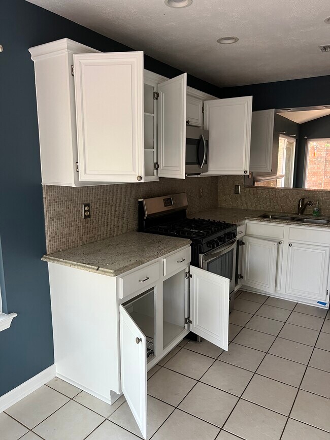 Building Photo - 1222 Circle View Ct