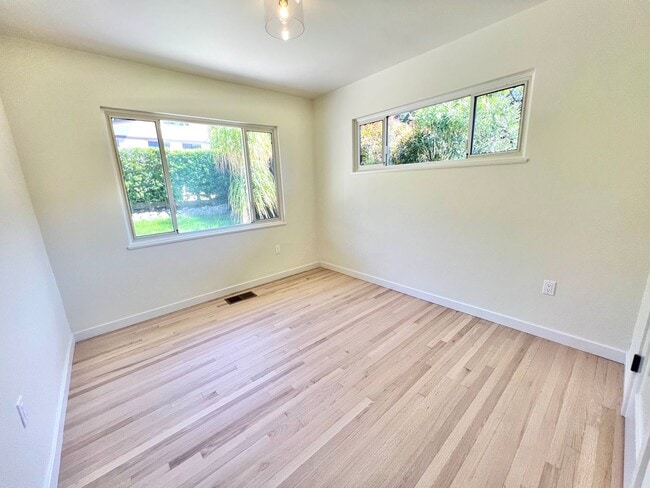 Building Photo - Beautifully Remodeled 2 Story Home In Cold...