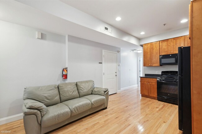 Building Photo - 3 br, 2 bath Triplex - 1846 N 17TH ST Unit...