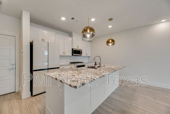 Building Photo - 770 Cavitt Ct
