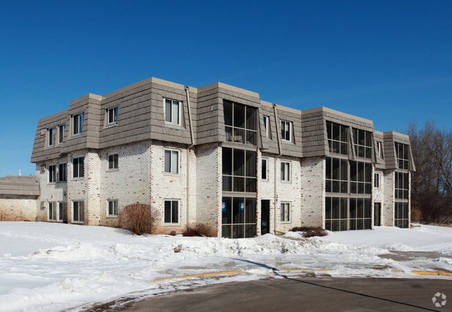 Building - Twin Lake North