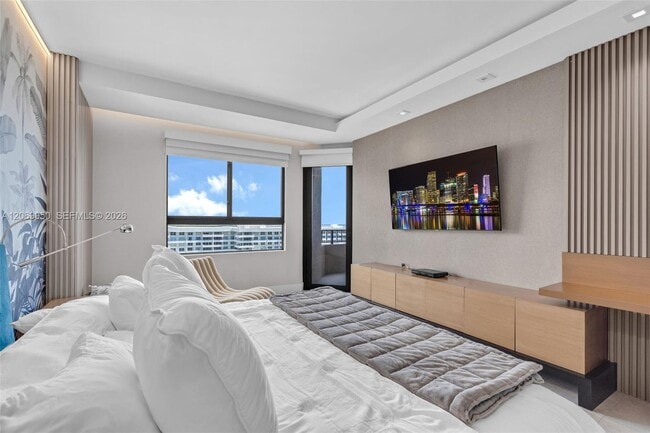 Building Photo - 251 Crandon Blvd