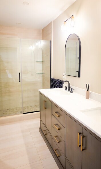 Building Photo - 279 Suffolk Ave