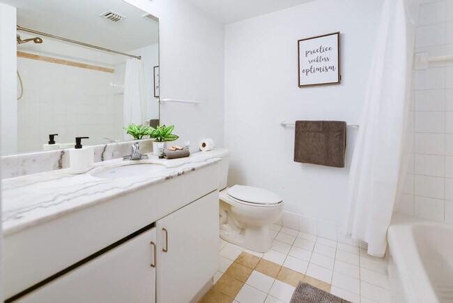 Building Photo - 1 SE 12th St