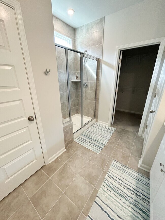 Building Photo - Lovely Furnished Home - $200 Off 1st Month Rent (Upon Approval)