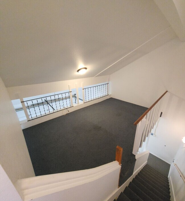 Building Photo - Gorgeous 2 bedroom newly renovated upstairs corner condo in gated community with pool & hill side...