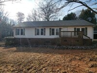 Building Photo - 3 Bedroom 2 Bathroom House