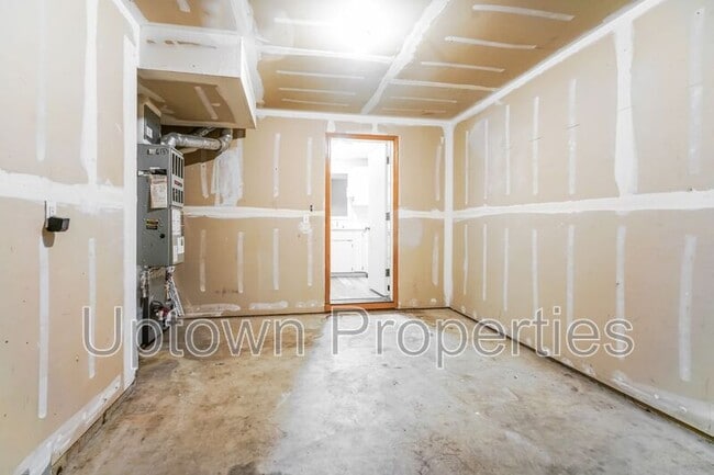 Building Photo - 6133-6135 SE Frances St