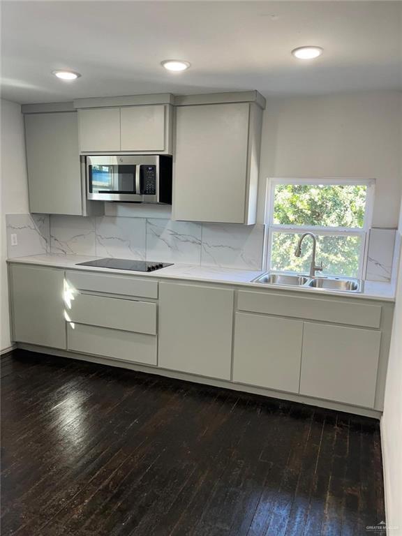 Building Photo - 18 Miller Ave