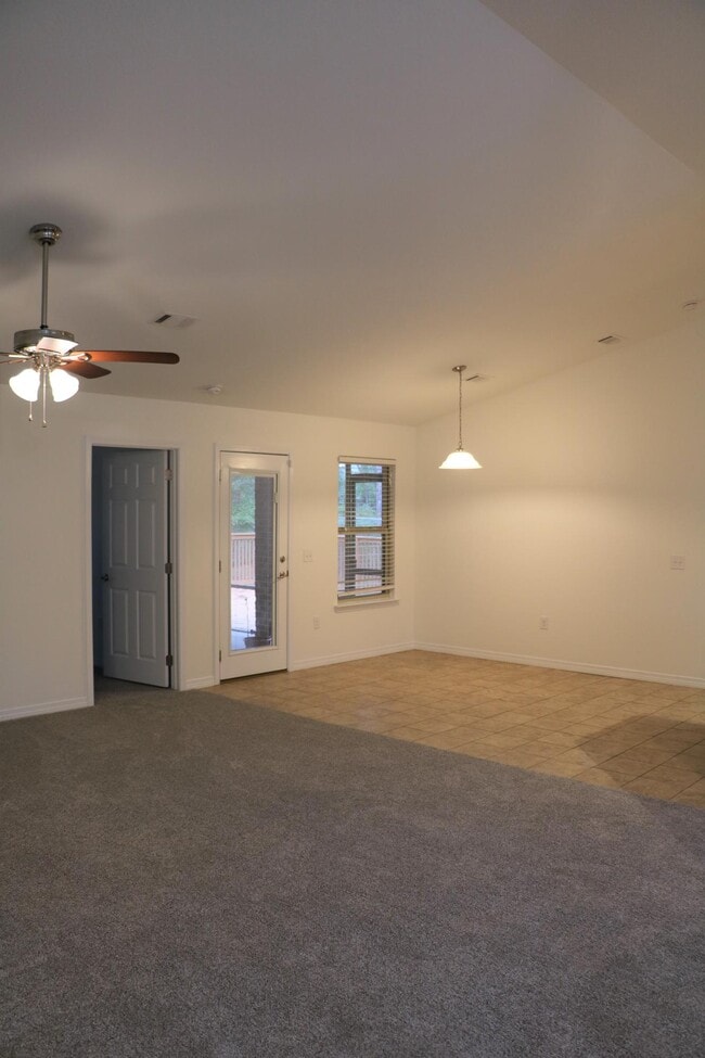Building Photo - 8202 Pamplona St