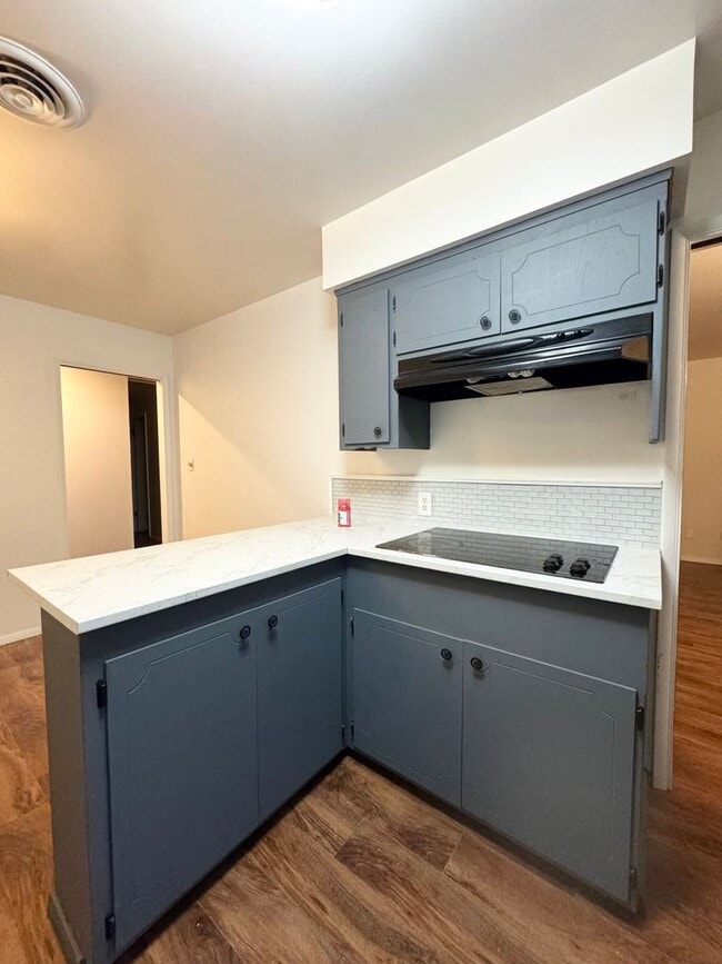 Building Photo - Westside - Close to Shopping