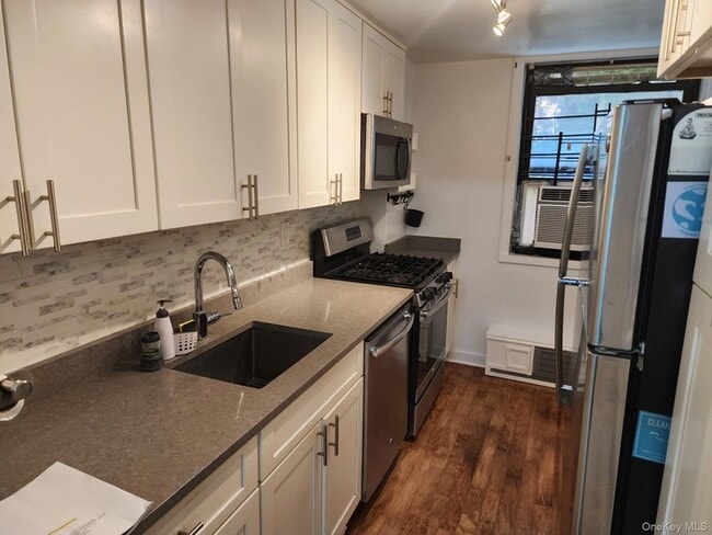 Building Photo - 61-45 98th St