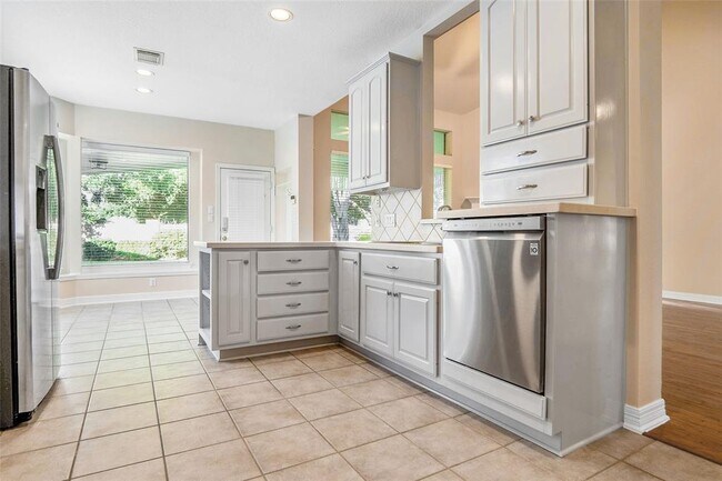 Building Photo - 5534 Chesapeake Pl